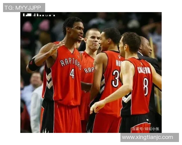 火箭队与活塞队激战22日NBA赛场精彩对决引发球迷热议